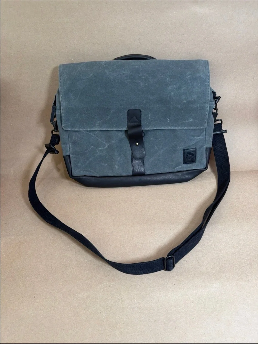 NutSac - Muy Grande,Waxed Canvas Messenger Bag - Gray